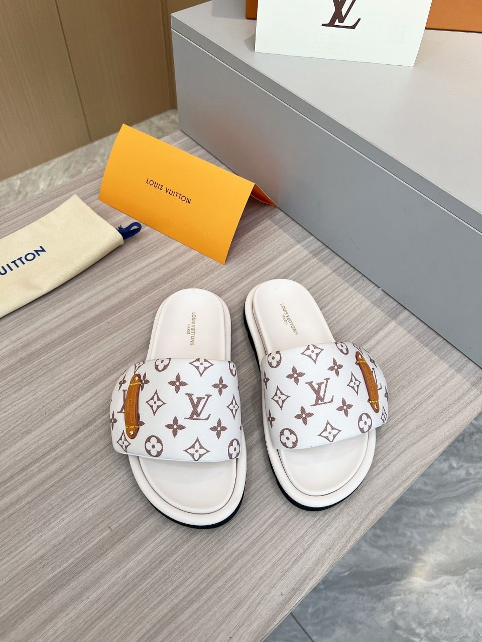 Louis Vuitton Slippers